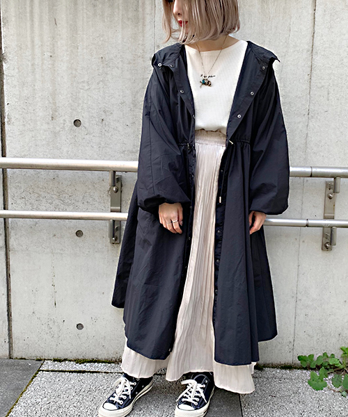 apres jour（アプレジュール）の「フードロングマウンテンパーカー【ZOZOTOWN限定アイテム】（マウンテンパーカー・レディース・ホワイト/ブラック・フリー）」の3枚目の写真