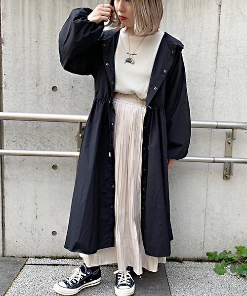 apres jour（アプレジュール）の「フードロングマウンテンパーカー【ZOZOTOWN限定アイテム】（マウンテンパーカー・レディース・ホワイト/ブラック・フリー）」の4枚目の写真