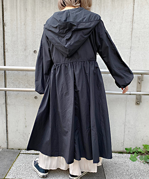 apres jour（アプレジュール）の「フードロングマウンテンパーカー【ZOZOTOWN限定アイテム】（マウンテンパーカー・レディース・ホワイト/ブラック・フリー）」の9枚目の写真