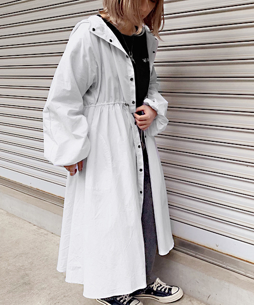 apres jour（アプレジュール）の「フードロングマウンテンパーカー【ZOZOTOWN限定アイテム】（マウンテンパーカー・レディース・ホワイト/ブラック・フリー）」の12枚目の写真