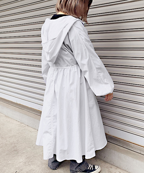 apres jour（アプレジュール）の「フードロングマウンテンパーカー【ZOZOTOWN限定アイテム】（マウンテンパーカー・レディース・ホワイト/ブラック・フリー）」の13枚目の写真