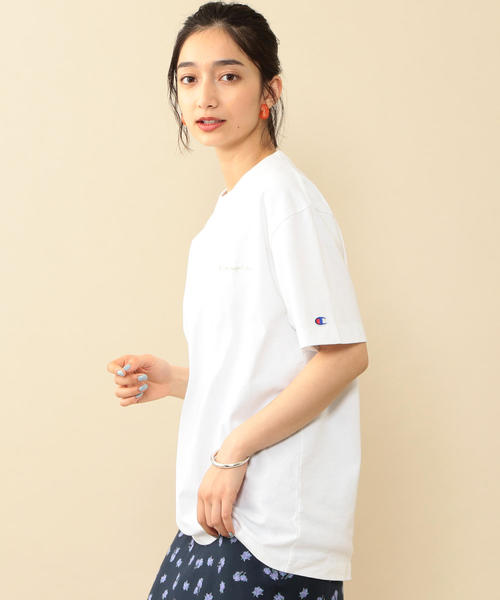 Champion（チャンピオン）の「【別注】＜Champion（チャンピオン）＞∴カラーロゴTシャツ（Tシャツ/カットソー・レディース・ネイビー/ピンク/ターコイズブルー/オフホワイト・LARGE/MEDIUM）」の2枚目の写真