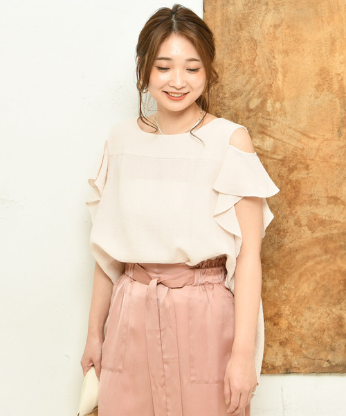 DouDou（ドゥドゥ）の「肩フリルブラウス（Tシャツ/カットソー・レディース・ブラック/ベージュ/ブラウン/グレー/オフホワイト/ピンク/ブルー・FREE）」の6枚目の写真