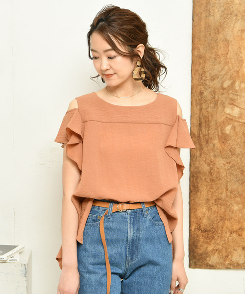 DouDou（ドゥドゥ）の「肩フリルブラウス（Tシャツ/カットソー・レディース・ブラック/ベージュ/ブラウン/グレー/オフホワイト/ピンク/ブルー・FREE）」の5枚目の写真