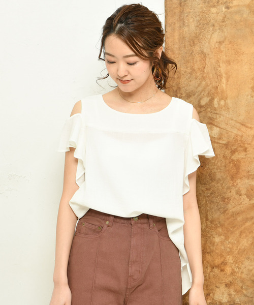 DouDou（ドゥドゥ）の「肩フリルブラウス（Tシャツ/カットソー・レディース・ブラック/ベージュ/ブラウン/グレー/オフホワイト/ピンク/ブルー・FREE）」の2枚目の写真