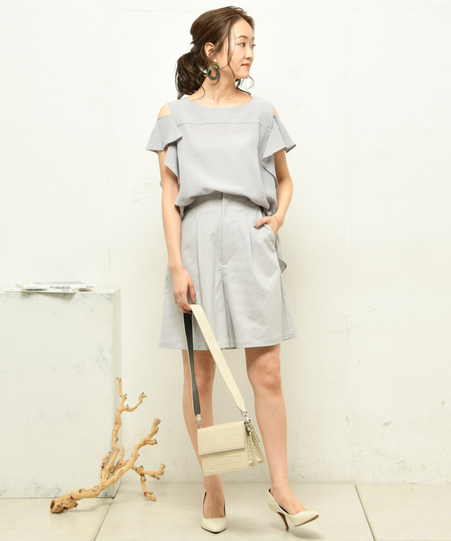 DouDou（ドゥドゥ）の「肩フリルブラウス（Tシャツ/カットソー・レディース・ブラック/ベージュ/ブラウン/グレー/オフホワイト/ピンク/ブルー・FREE）」の13枚目の写真