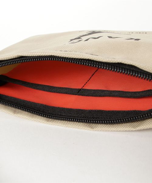 KANGOL(カンゴール)の「【KANGOL / カンゴール】 プリントサコッシュ(ショルダーバッグ・レディース・ホワイト/ベージュ/オレンジ/ブラック×グレー/ブラック×ホワイト/パープル・FREE)」の9枚目の写真
