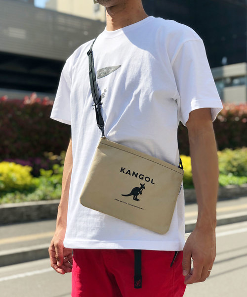 KANGOL(カンゴール)の「【KANGOL / カンゴール】 プリントサコッシュ(ショルダーバッグ・レディース・ホワイト/ベージュ/オレンジ/ブラック×グレー/ブラック×ホワイト/パープル・FREE)」の4枚目の写真