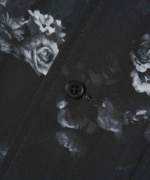 JUNRED（ジュンレッド）の「【ダークフラワー】ローズモチーフドレープオープンカラーシャツ（シャツ/ブラウス・メンズ・ホワイト/ブラック・S/M/L）」の3枚目の写真