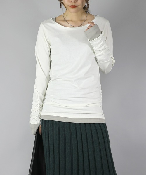 and it_（アンドイット）の「フェイクレイヤードくしゅくしゅ長袖Tシャツカットソー【ロンT】（Tシャツ/カットソー・レディース・ホワイト/ブラック/グレー/ネイビー/モカ/杢グレー/ロイヤルブルー/カーキ/ワイン/ブルーグリーン/ブラック×ホワイト/イエロー/グレイッシュベージュ/アイボリー/ブラック×グレー/グレー系その他/マスタード/ダークオレンジ/グリーン/パープル/ミント/ラベンダー/ブラック系その他2/ブラウン/テラコッタ/イエロー系その他・L/M/3L/LL/4L）」の2枚目の写真