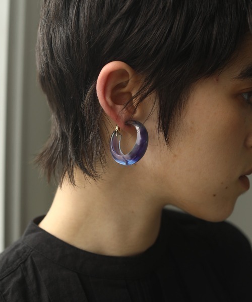 TODAYFUL（トゥデイフル）の「グラデーションフープイヤリング（イヤリング・レディース・オレンジ/ブルー・FREE）」の2枚目の写真