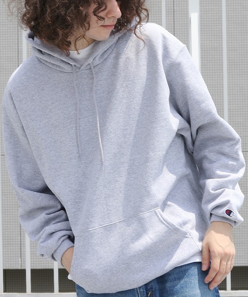 Champion(チャンピオン)の「Champion HOODED オーバーサイズ プルオーバーパーカー(パーカー・メンズ・ブラック/マルーン/ダークグリーン/チャコール/グレー/ネイビー/シルバーグレー/ブルー/オレンジ/ホワイト・M/S/XL/L/XXL)」の4枚目の写真