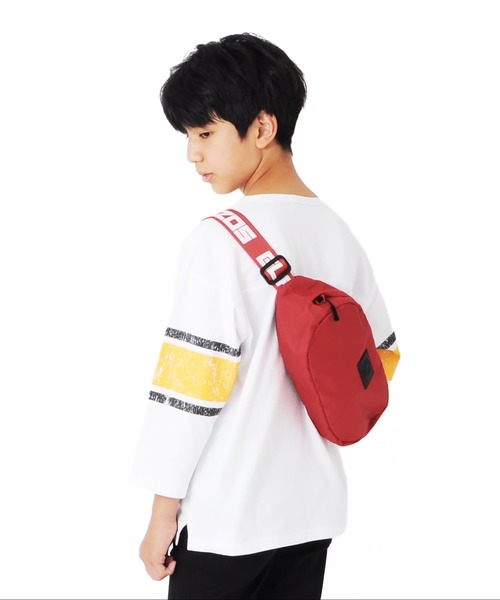 GLAZOS(グラソス)の「ナイロンオックス・ロゴテープボディバッグ(ボディバッグ/ウエストポーチ・キッズ・ブラック/ベージュ/レッド/ブルー・フリー)」の4枚目の写真