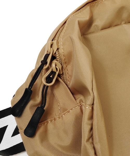 GLAZOS(グラソス)の「ナイロンオックス・ロゴテープボディバッグ(ボディバッグ/ウエストポーチ・キッズ・ブラック/ベージュ/レッド/ブルー・フリー)」の12枚目の写真