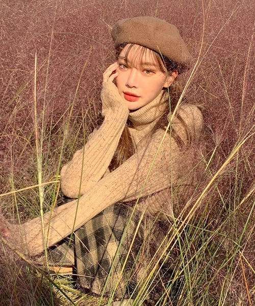 SONA(ソナ)の「SONYUNARA モダンガールタートルネックニット(ニット/セーター・レディース・スカイブルー/ブラック/ベージュ/グレー/グリーン/アイボリー/ダークパープル・FREE)」の10枚目の写真