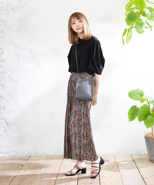 menue(メヌエ)の「スクエアトゥ 華奢ストラップサンダル(サンダル・レディース・ブラック/アイボリー/グレイッシュベージュ/グレイッシュブルー/パイソン・XXS/LL/3L/S/M/L/XS)」の16枚目の写真