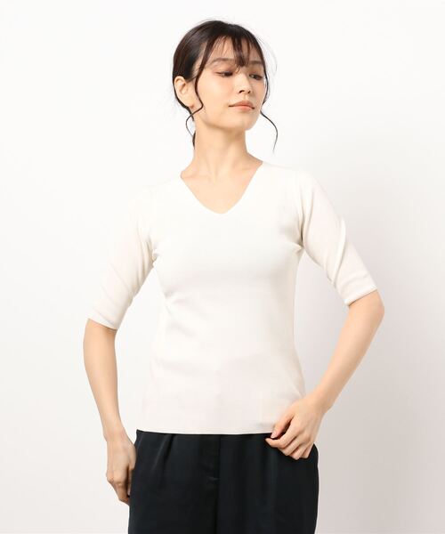 N.(N. Natural Beauty Basic)(エヌエヌナチュラルビューティーベーシック)の「総針Vネックニット 五分袖(ニット/セーター・レディース・ベージュ/イエロー/パープル/ネイビー/ホワイト/ダークパープル/ホワイト×ネイビー/ブラック/ブルー/オフホワイト・MEDIUM)」の3枚目の写真