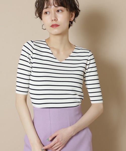 N.(N. Natural Beauty Basic)(エヌエヌナチュラルビューティーベーシック)の「総針Vネックニット 五分袖(ニット/セーター・レディース・ベージュ/イエロー/パープル/ネイビー/ホワイト/ダークパープル/ホワイト×ネイビー/ブラック/ブルー/オフホワイト・MEDIUM)」の4枚目の写真