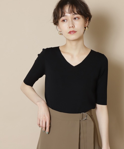 N.(N. Natural Beauty Basic)(エヌエヌナチュラルビューティーベーシック)の「総針Vネックニット 五分袖(ニット/セーター・レディース・ベージュ/イエロー/パープル/ネイビー/ホワイト/ダークパープル/ホワイト×ネイビー/ブラック/ブルー/オフホワイト・MEDIUM)」の5枚目の写真