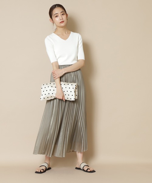 N.(N. Natural Beauty Basic)(エヌエヌナチュラルビューティーベーシック)の「総針Vネックニット 五分袖(ニット/セーター・レディース・ベージュ/イエロー/パープル/ネイビー/ホワイト/ダークパープル/ホワイト×ネイビー/ブラック/ブルー/オフホワイト・MEDIUM)」の11枚目の写真