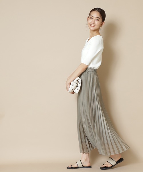 N.(N. Natural Beauty Basic)(エヌエヌナチュラルビューティーベーシック)の「総針Vネックニット 五分袖(ニット/セーター・レディース・ベージュ/イエロー/パープル/ネイビー/ホワイト/ダークパープル/ホワイト×ネイビー/ブラック/ブルー/オフホワイト・MEDIUM)」の12枚目の写真