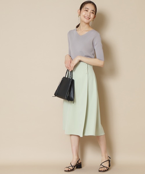 N.(N. Natural Beauty Basic)(エヌエヌナチュラルビューティーベーシック)の「総針Vネックニット 五分袖(ニット/セーター・レディース・ベージュ/イエロー/パープル/ネイビー/ホワイト/ダークパープル/ホワイト×ネイビー/ブラック/ブルー/オフホワイト・MEDIUM)」の14枚目の写真