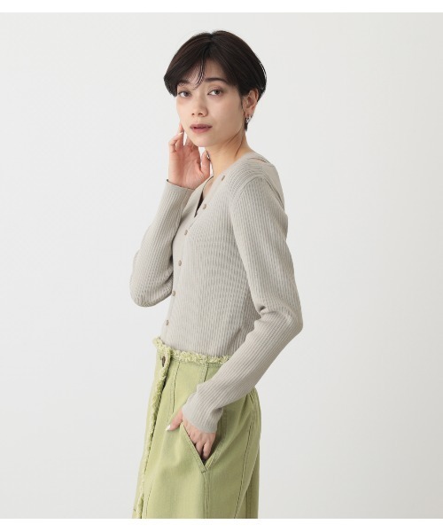 AZUL by moussy(アズールバイマウジー)の「FAKE LAYERED BUTTON KNIT TOPS/フェイクレイヤードボタンニットトップス(ニット/セーター・レディース・ライトパープル/ライトベージュ/ライム/ブラック・SMALL/MEDIUM)」の17枚目の写真