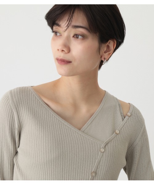 AZUL by moussy(アズールバイマウジー)の「FAKE LAYERED BUTTON KNIT TOPS/フェイクレイヤードボタンニットトップス(ニット/セーター・レディース・ライトパープル/ライトベージュ/ライム/ブラック・SMALL/MEDIUM)」の18枚目の写真