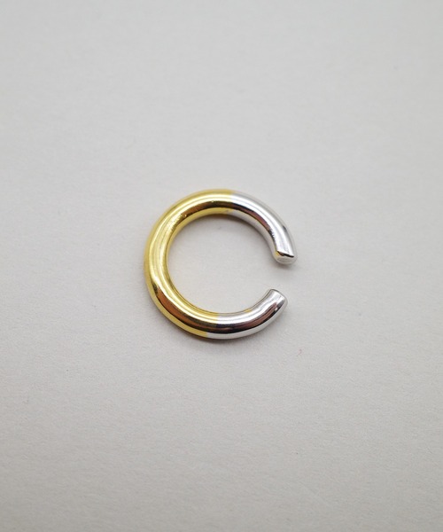 Lemme.(レム)の「【別注】Lemme for ISOLATION / Thin Cirde Earcuff/イヤーカフ/シルバー925/バイカラー(イヤーカフ・レディース・シルバー×ゴールド・FREE)」の4枚目の写真