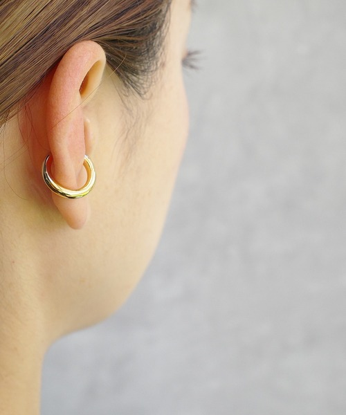 Lemme.(レム)の「【別注】Lemme for ISOLATION / Thin Cirde Earcuff/イヤーカフ/シルバー925/バイカラー(イヤーカフ・レディース・シルバー×ゴールド・FREE)」の10枚目の写真
