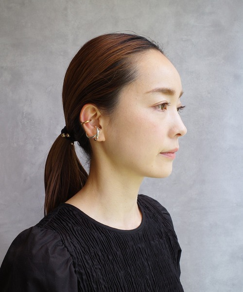 Lemme.(レム)の「【別注】Lemme for ISOLATION / Thin Cirde Earcuff/イヤーカフ/シルバー925/バイカラー(イヤーカフ・レディース・シルバー×ゴールド・FREE)」の19枚目の写真