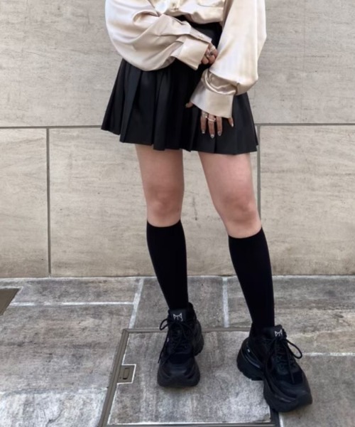 Ctr1(コントロール)の「Ctr1/コントロール/レザープリーツスカート(スカート・レディース・ブラック/ベージュ・SMALL/MEDIUM)」の2枚目の写真