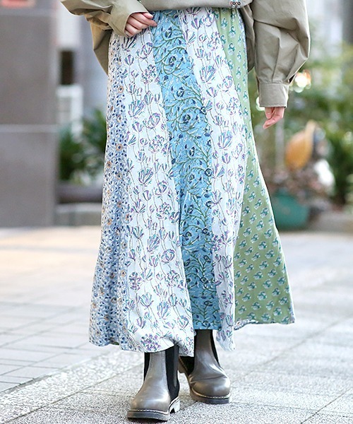 チチカカ（チチカカ）の「エコフレンドリーダイ ブロックプリントフラワーパッチスカート（スカート・レディース・ブルー系その他/パープル系その他/グリーン系その他・FREE）」の2枚目の写真