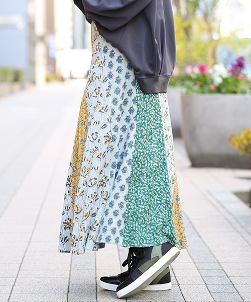 チチカカ（チチカカ）の「エコフレンドリーダイ ブロックプリントフラワーパッチスカート（スカート・レディース・ブルー系その他/パープル系その他/グリーン系その他・FREE）」の5枚目の写真