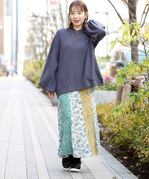 チチカカ（チチカカ）の「エコフレンドリーダイ ブロックプリントフラワーパッチスカート（スカート・レディース・ブルー系その他/パープル系その他/グリーン系その他・FREE）」の4枚目の写真