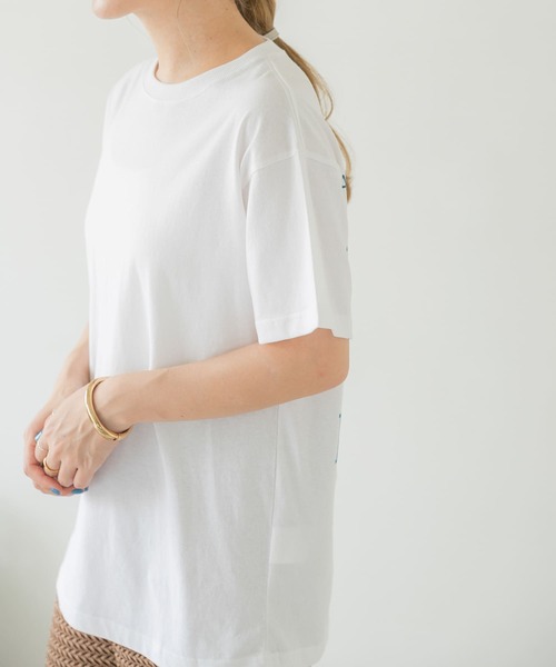 ITEMS URBANRESEARCH（アイテムズ アーバンリサーチ）の「バックロゴTシャツ（Tシャツ/カットソー・レディース・ブラック/レッド/ブルー・FREE）」の18枚目の写真