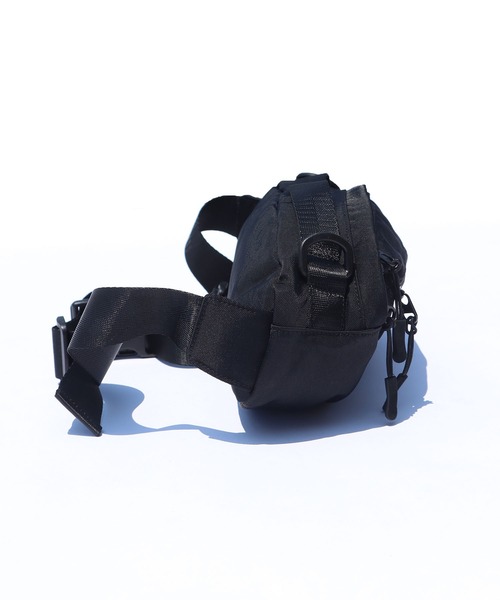 PONY（ポニー）の「PONY/ポニー TAPE LINE WAIST BAG ウエストバッグ（ボディバッグ/ウエストポーチ・メンズ・ブラック/レッド・FREE）」の7枚目の写真