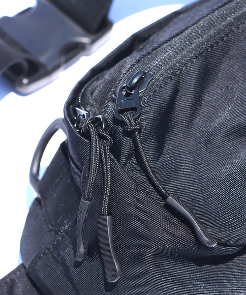 PONY（ポニー）の「PONY/ポニー TAPE LINE WAIST BAG ウエストバッグ（ボディバッグ/ウエストポーチ・メンズ・ブラック/レッド・FREE）」の12枚目の写真