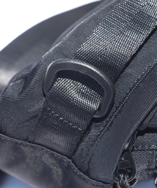 PONY（ポニー）の「PONY/ポニー TAPE LINE WAIST BAG ウエストバッグ（ボディバッグ/ウエストポーチ・メンズ・ブラック/レッド・FREE）」の3枚目の写真