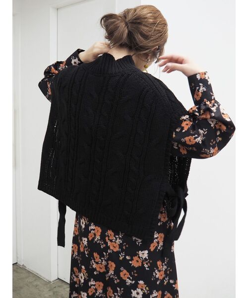 EVRIS（エヴリス）の「ケーブルベストレイヤードニットトップス（ニット/セーター・レディース・ブラック/カーキ/オレンジ/アイボリー・FREE）」の6枚目の写真