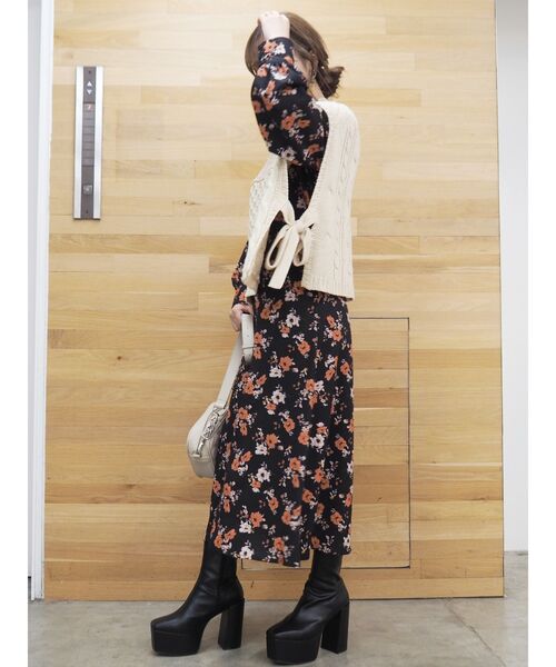 EVRIS（エヴリス）の「ケーブルベストレイヤードニットトップス（ニット/セーター・レディース・ブラック/カーキ/オレンジ/アイボリー・FREE）」の7枚目の写真