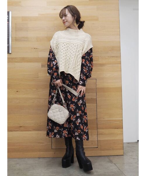 EVRIS（エヴリス）の「ケーブルベストレイヤードニットトップス（ニット/セーター・レディース・ブラック/カーキ/オレンジ/アイボリー・FREE）」の19枚目の写真