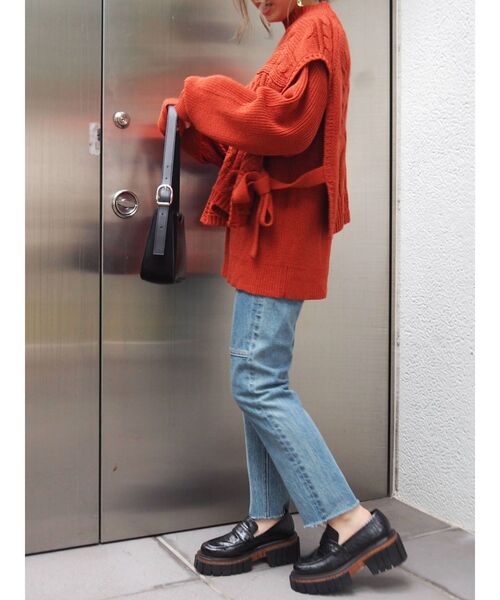 EVRIS（エヴリス）の「ケーブルベストレイヤードニットトップス（ニット/セーター・レディース・ブラック/カーキ/オレンジ/アイボリー・FREE）」の11枚目の写真