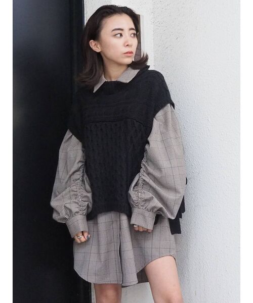 EVRIS（エヴリス）の「ケーブルベストレイヤードニットトップス（ニット/セーター・レディース・ブラック/カーキ/オレンジ/アイボリー・FREE）」の21枚目の写真