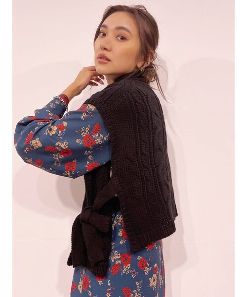 EVRIS（エヴリス）の「ケーブルベストレイヤードニットトップス（ニット/セーター・レディース・ブラック/カーキ/オレンジ/アイボリー・FREE）」の13枚目の写真