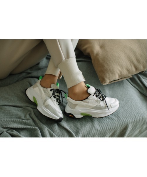 AULA AILA（アウラアイラ）の「ビブラムソールスニーカー（スニーカー・レディース・ホワイト×ブラック/オフホワイト/イエロー・35.5/37.5/36.5）」の19枚目の写真