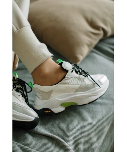 AULA AILA（アウラアイラ）の「ビブラムソールスニーカー（スニーカー・レディース・ホワイト×ブラック/オフホワイト/イエロー・35.5/37.5/36.5）」の20枚目の写真