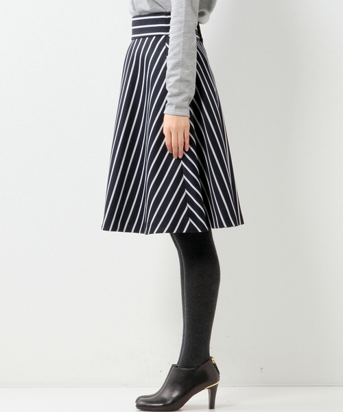 UNITED ARROWS(ユナイテッドアローズ)の「UAW P/W/R STRP FLA ストライプ フレアスカート ◆(スカート・レディース・ネイビー/ベージュ・38/36/40)」の5枚目の写真