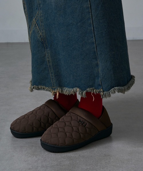 MEI（メイ）の「【MEI】ワンマイルルームサンダル/スリッポン/キルティングモックシューズ/防寒サンダル（スリッポン・レディース・ブラック/ベージュ/オリーブ/マスタード/レッド/ライトブラウン/ライトグレー/チャコールグレー・26cm/24㎝/25cm/27cm/28cm/25/26/27/24/28）」の12枚目の写真