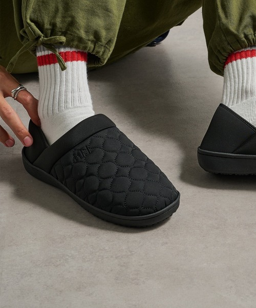 MEI（メイ）の「【MEI】ワンマイルルームサンダル/スリッポン/キルティングモックシューズ/防寒サンダル（スリッポン・レディース・ブラック/ベージュ/オリーブ/マスタード/レッド/ライトブラウン/ライトグレー/チャコールグレー・26cm/24㎝/25cm/27cm/28cm/25/26/27/24/28）」の16枚目の写真